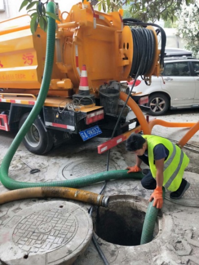 南通崇川区疏通下水道电话，清理化粪池多少钱一车，抽污泥公司